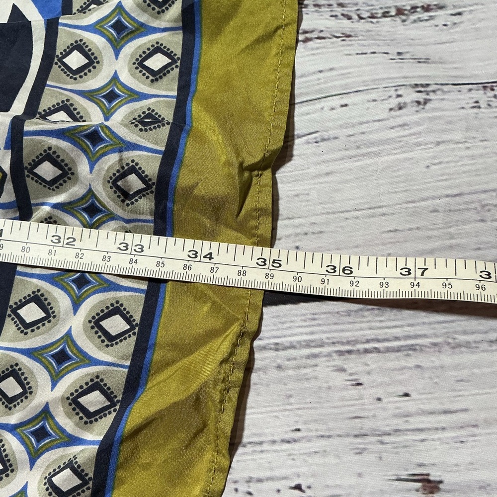 Banana Republic 100% silk kimono-style tribal/Art Deco pattern. Size M. - Picture 6 of 7